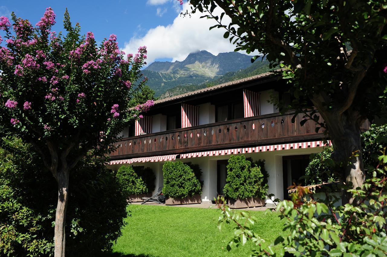 Ansitz Punthof Hotel Lagundo Bagian luar foto
